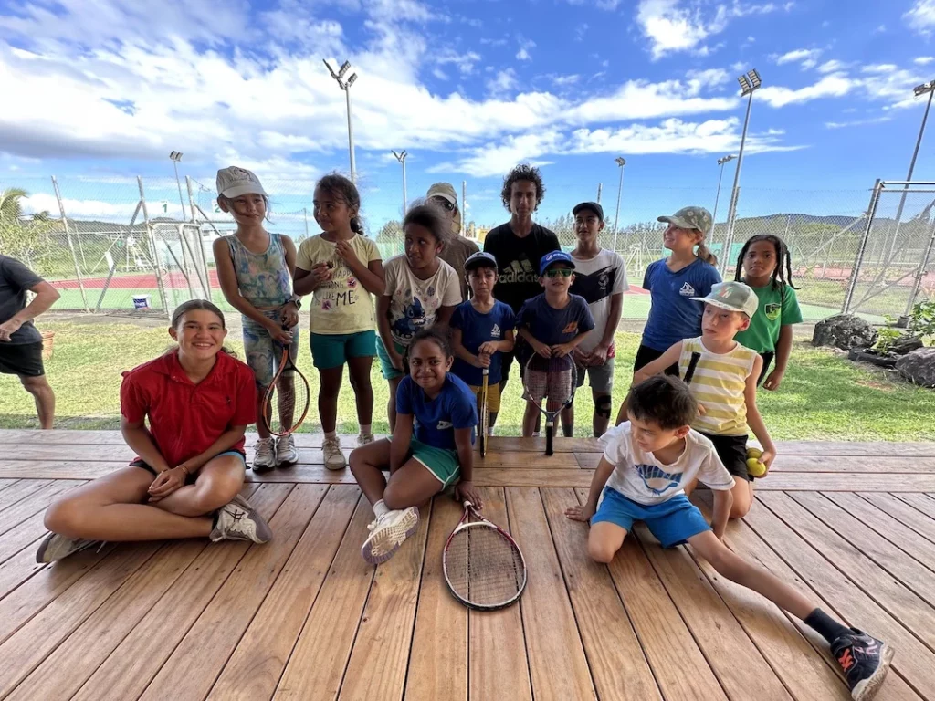 Tennis Club Paita - Ecole de Tennis avec Gil FESSARD - assistants Heata-Nui ISTA-TOOFA et Wilson FOREST