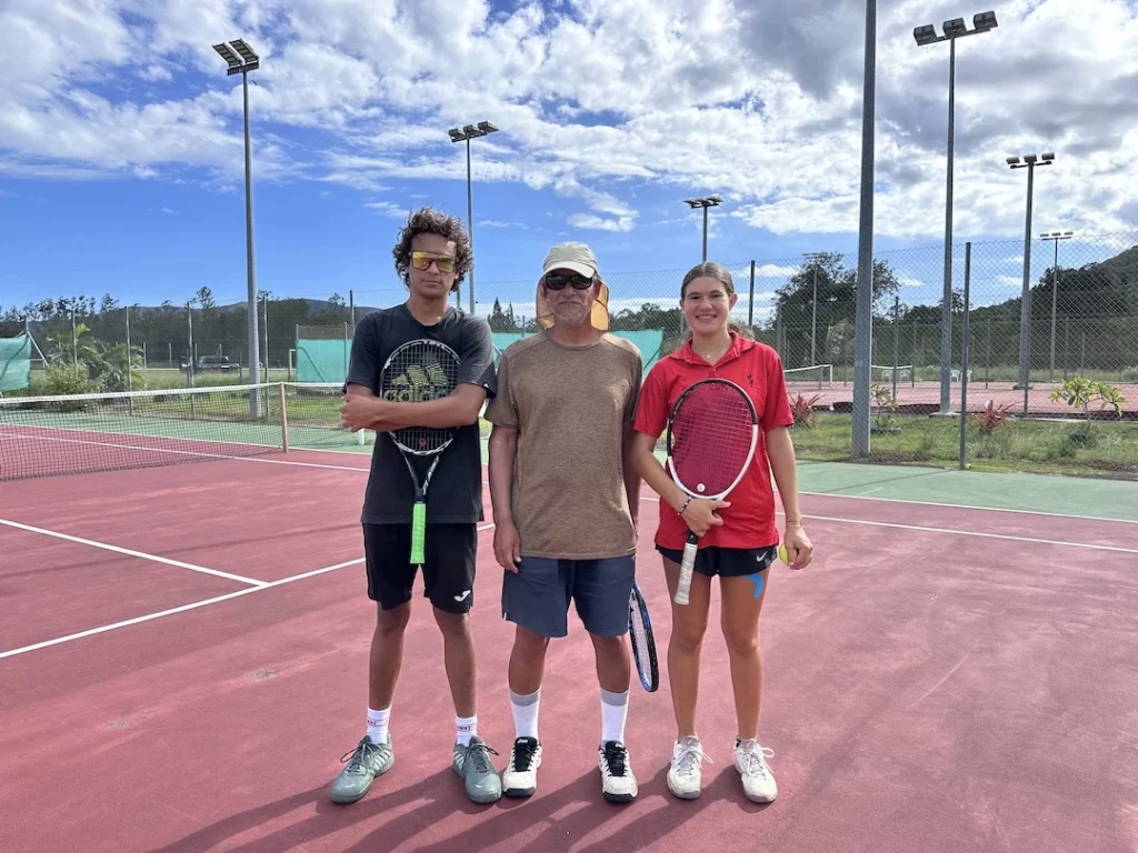 Tennis Club Paita - Ecole de Tennis avec Gil FESSARD - assistants Heata-Nui ISTA-TOOFA et Wilson FOREST