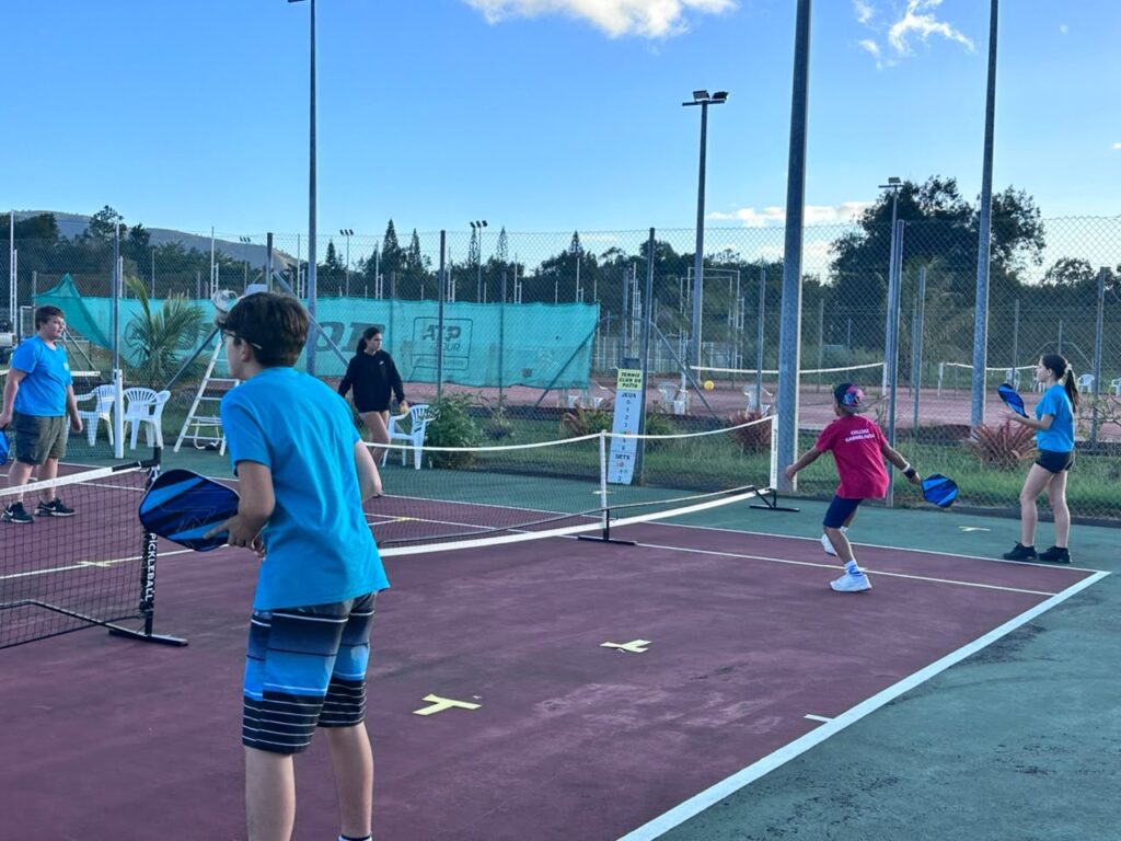 TCPAITA initiation Pickleball pour les jeunes du club de tennis de Païta